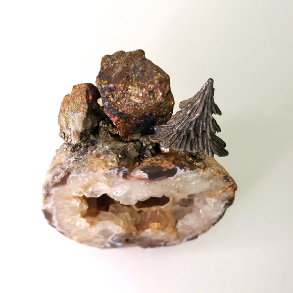 Crystal Double Geode inside a geode - Picture 2 of 6